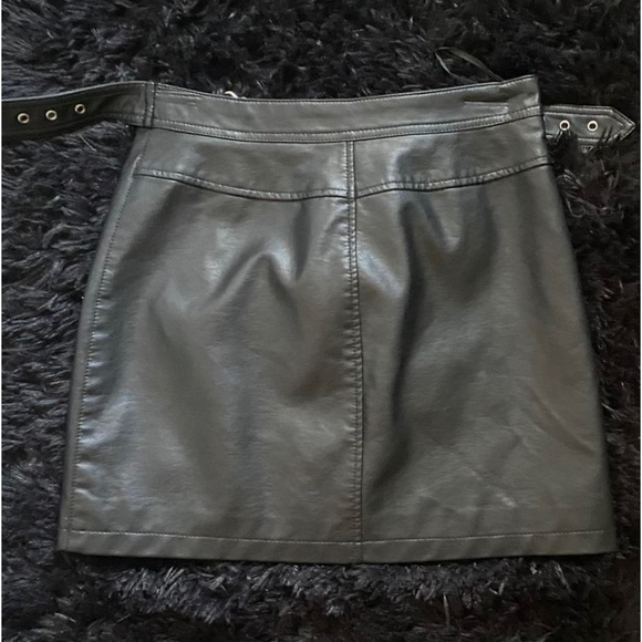 Early 2000’s Forever 21 -Leather skirt - Picture 2 of 5